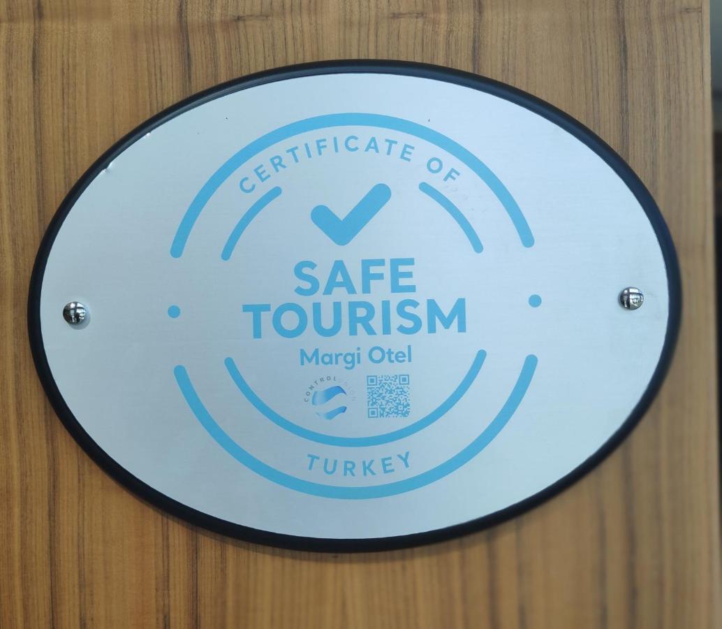 فندق مارغي أديرني المظهر الخارجي الصورة Safe Tourism Certificate