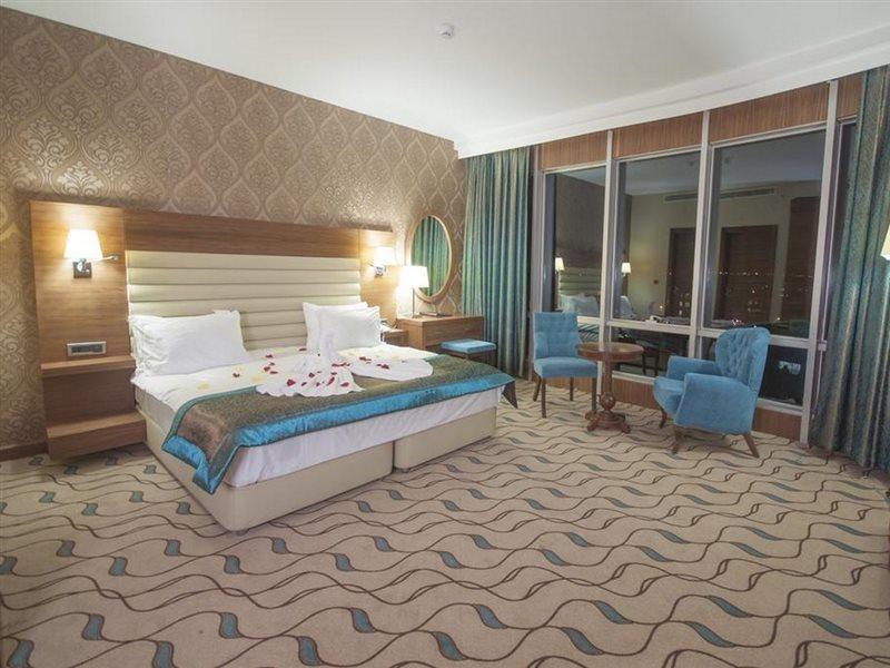 فندق مارغي أديرني المظهر الخارجي الصورة A room at the hotel