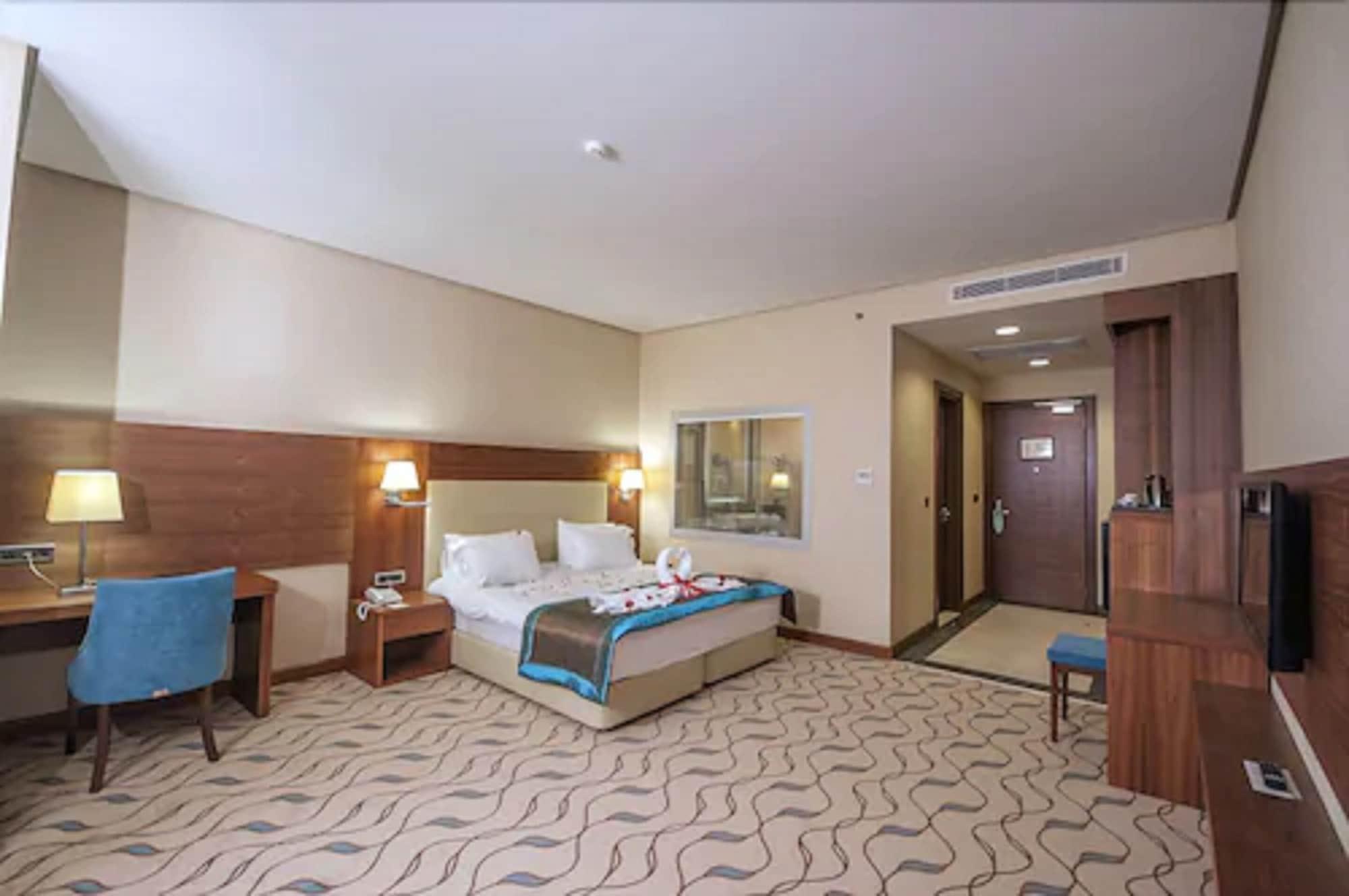 فندق مارغي أديرني المظهر الخارجي الصورة A room at the hotel