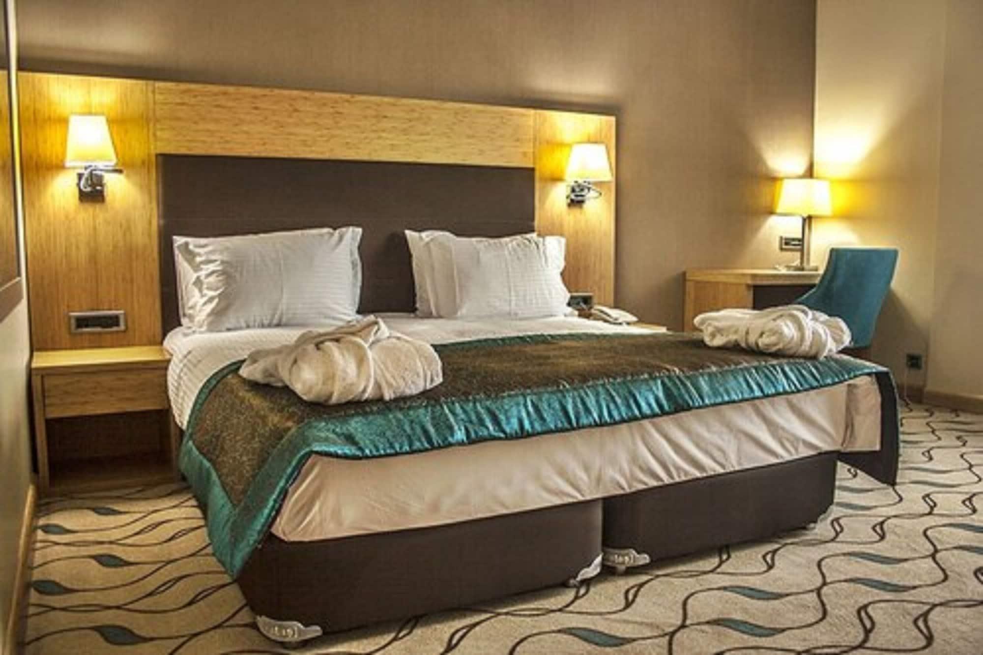 فندق مارغي أديرني المظهر الخارجي الصورة A bedroom at the hotel