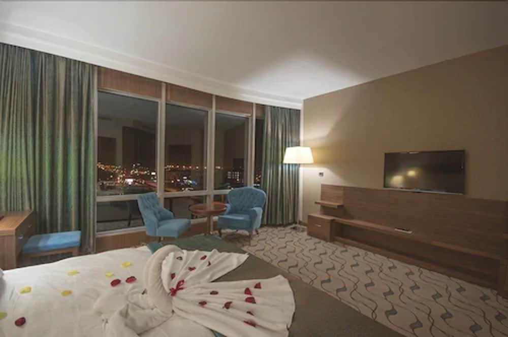 فندق مارغي أديرني المظهر الخارجي الصورة A room at the hotel