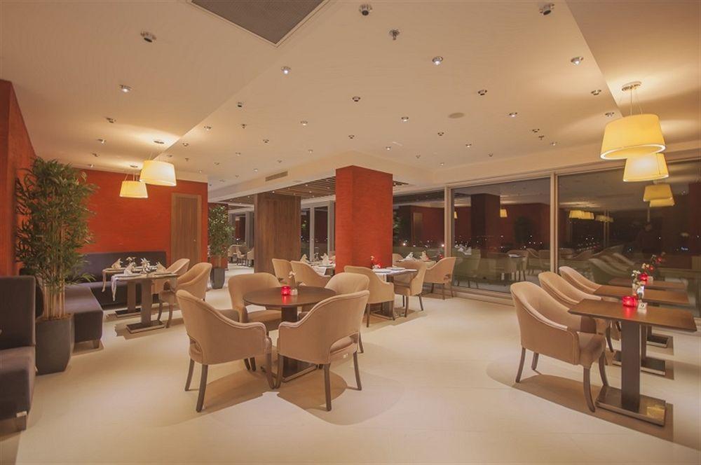 فندق مارغي أديرني المظهر الخارجي الصورة The restaurant