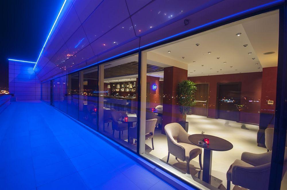 فندق مارغي أديرني المظهر الخارجي الصورة The lounge at the airport