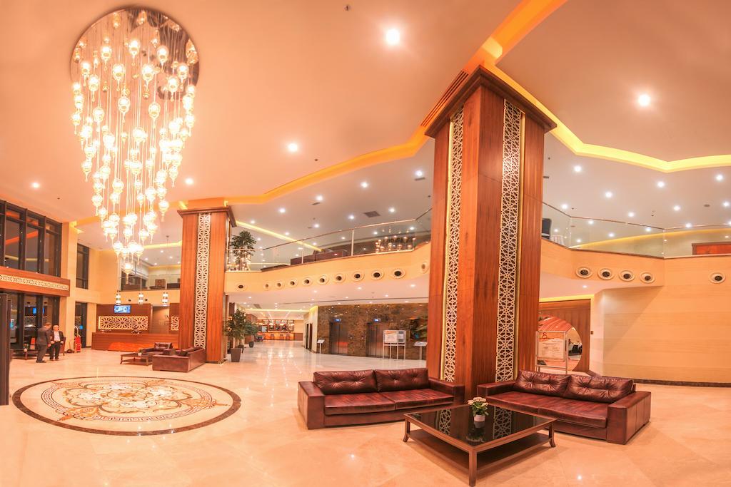 فندق مارغي أديرني المظهر الخارجي الصورة Lobby