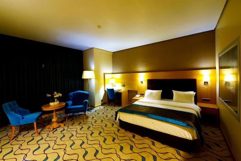 فندق مارغي أديرني المظهر الخارجي الصورة A room at the hotel