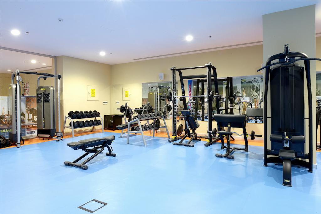 فندق مارغي أديرني المظهر الخارجي الصورة A gym at the hotel