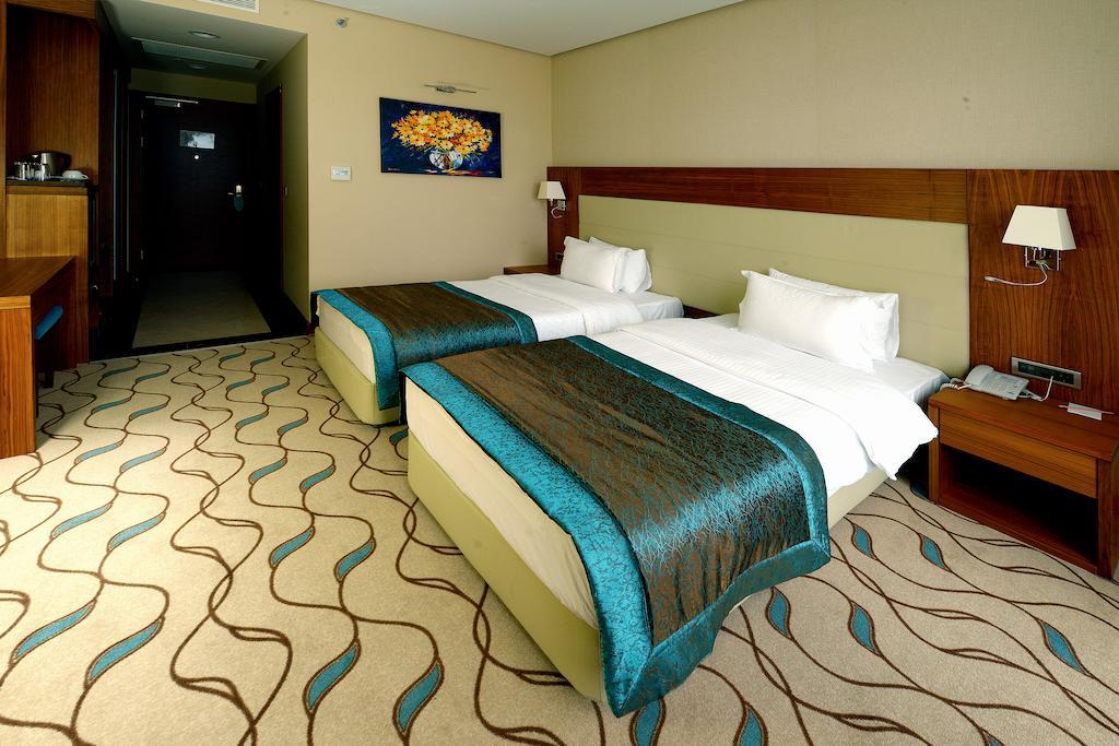 فندق مارغي أديرني المظهر الخارجي الصورة A room at the hotel