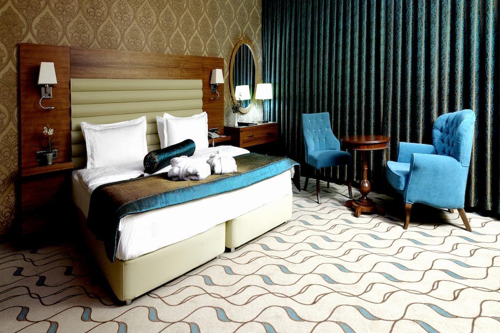 فندق مارغي أديرني المظهر الخارجي الصورة A bedroom at the hotel