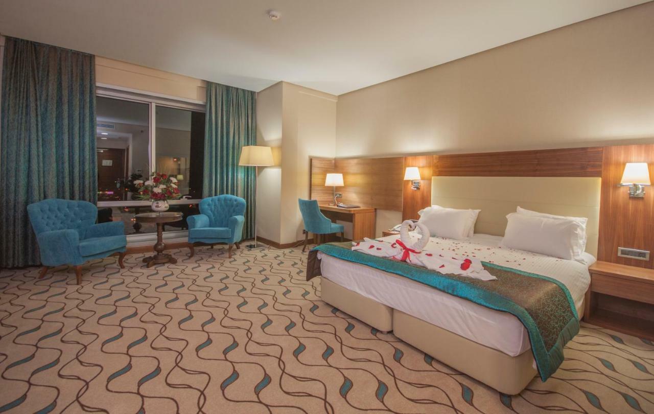 فندق مارغي أديرني المظهر الخارجي الصورة A room at the hotel